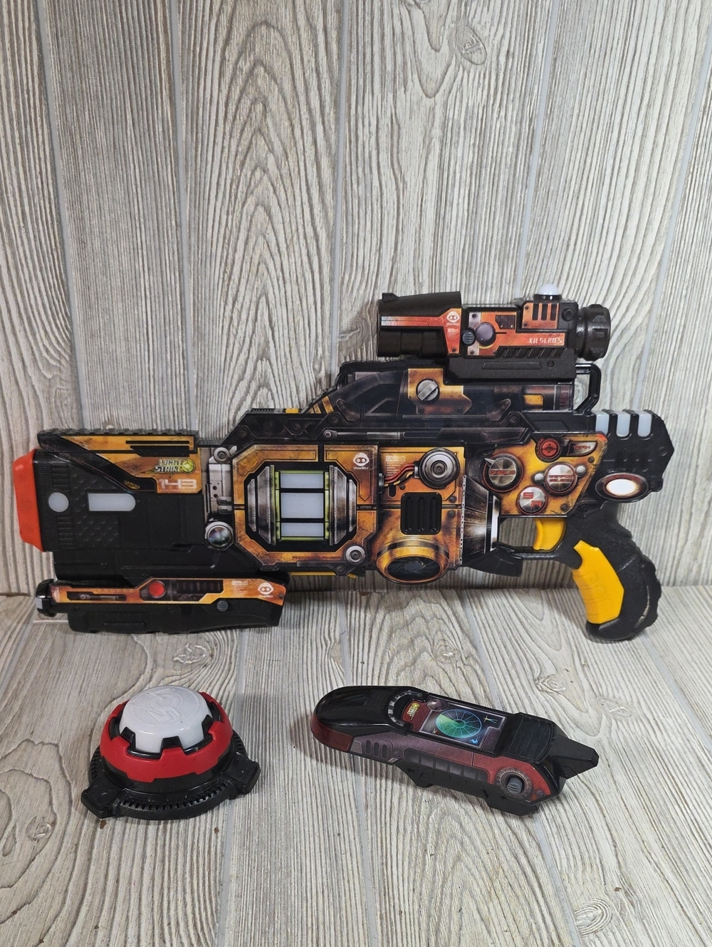 WowWee Light Strike SR-143 Assault Striker Laser Tag Blaster and Accesories #2